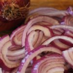 sliced-raw-onions