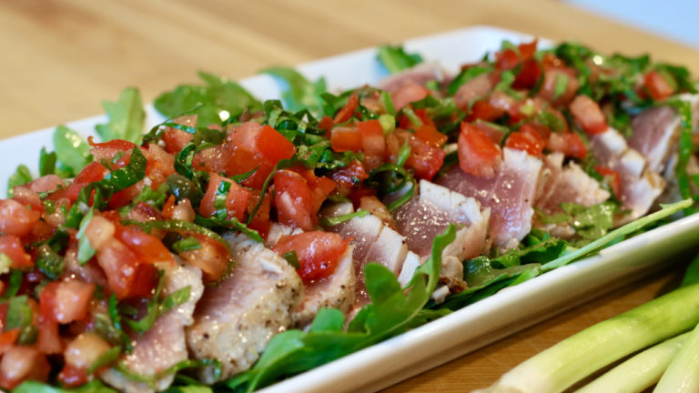 Grilled tuna with tomatoes & capers