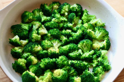 steamed broccoli florets in a pie dish for crustless quiche