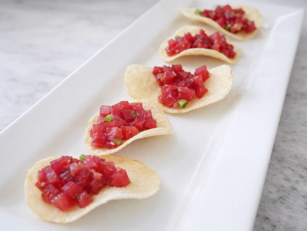 gordon ramsay tuna tartar on potato chips