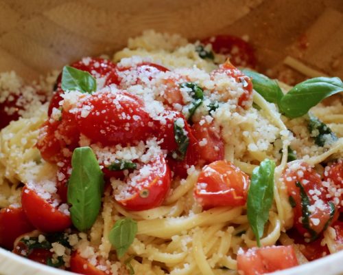 Spaghetti with tomatoes & basil